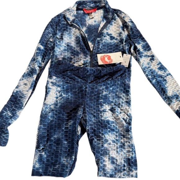 Hot Kiss Pants - Hot Kiss tie-dyed Blue and White Textured 2 piece set NWT. Size medium